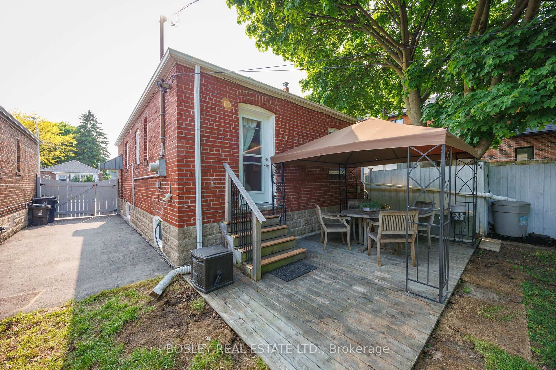 85 Manderley Drive photo 27