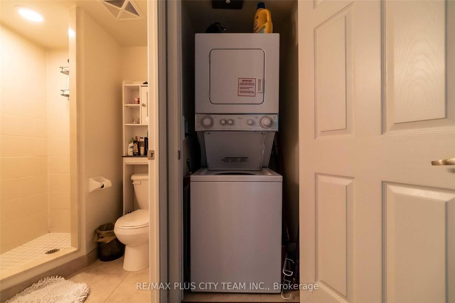 19 Grand Trunk Crescent Unit 1906 photo 18