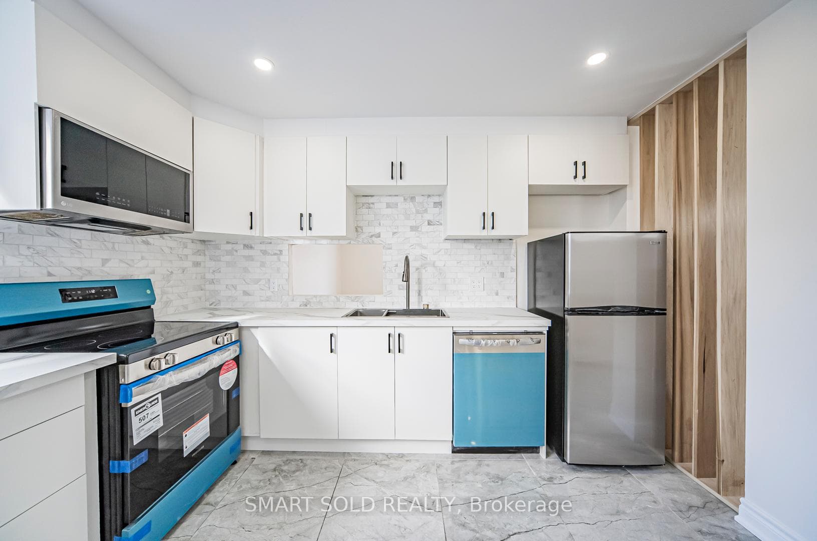 198 Silver Aspen Crescent photo 15