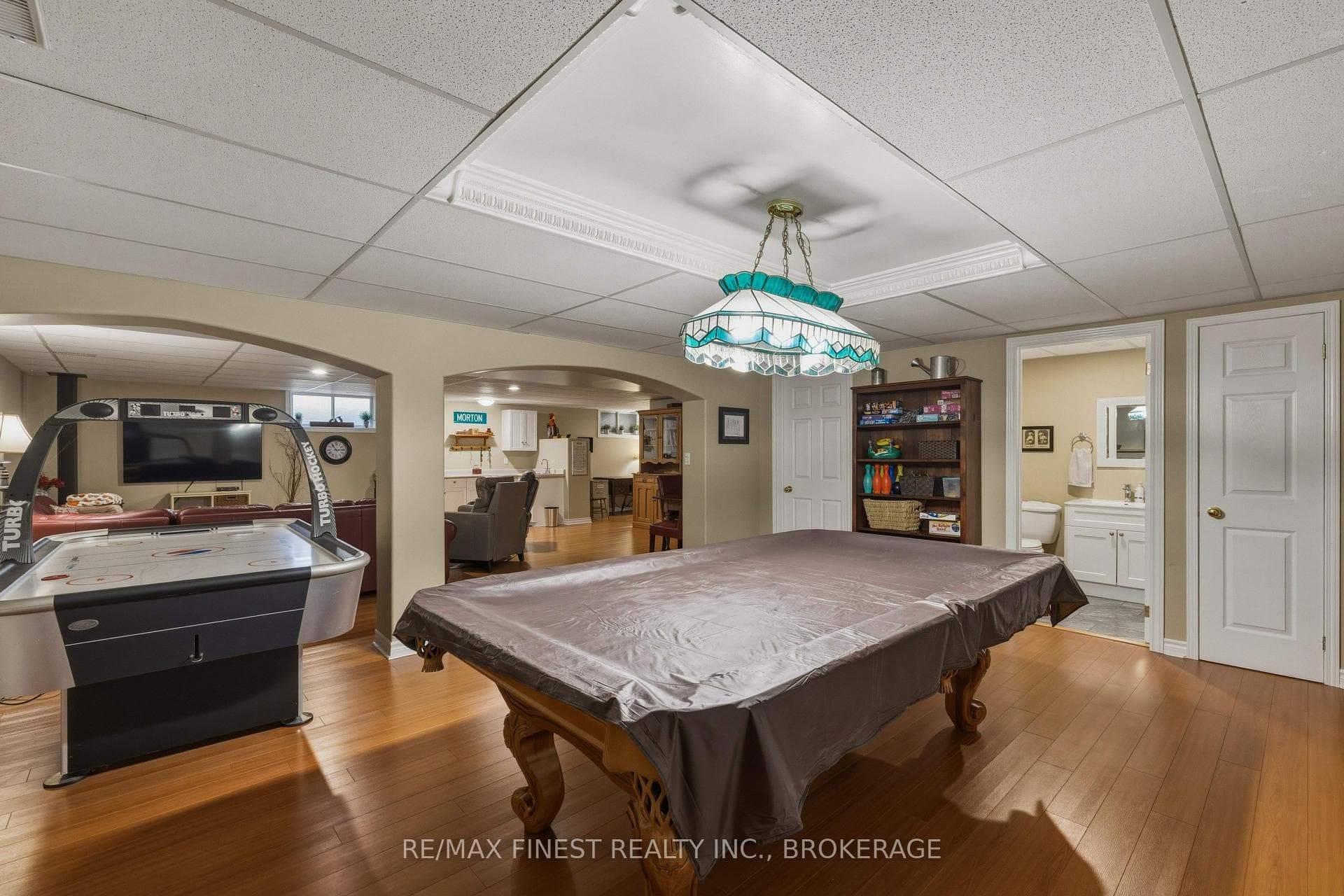 320 Friarhill Crescent photo 37