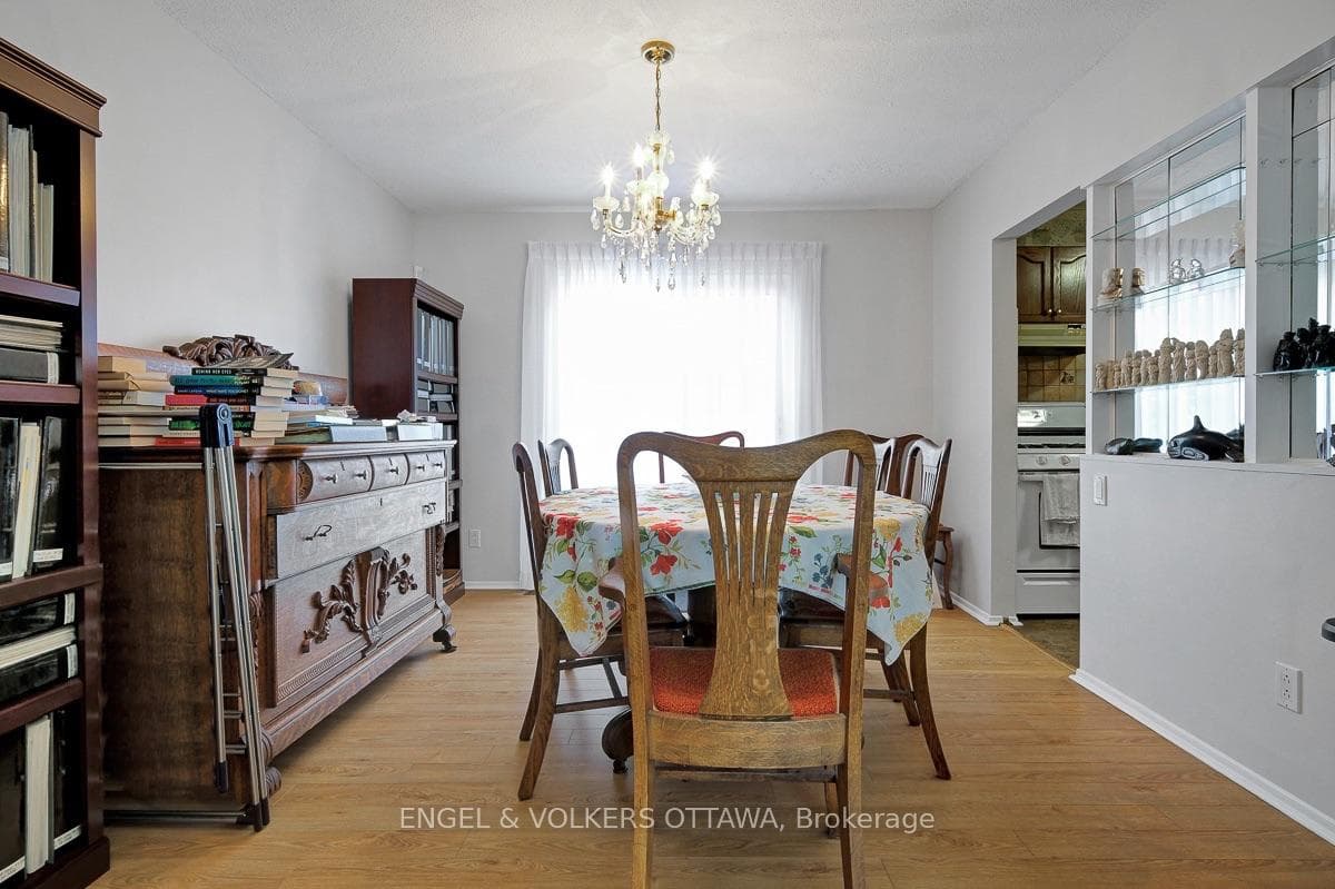 2695 Hickson Crescent photo 14