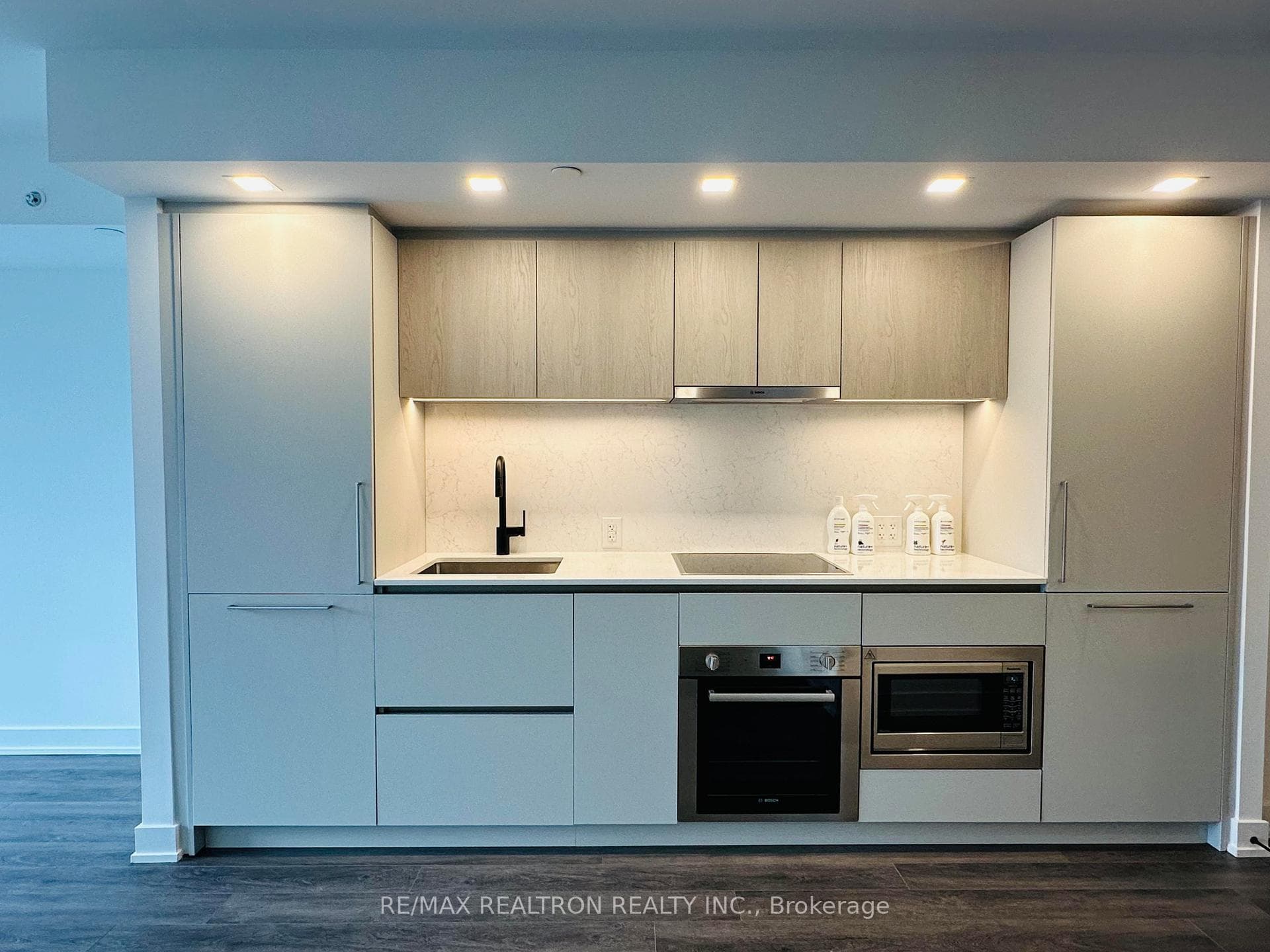 609 Sherbourne Street Unit 1201 photo 5