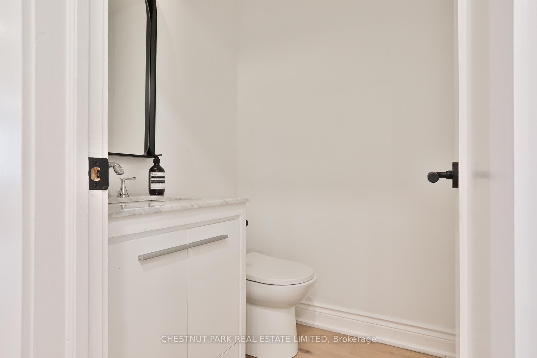 1372 Avenue Road photo 11