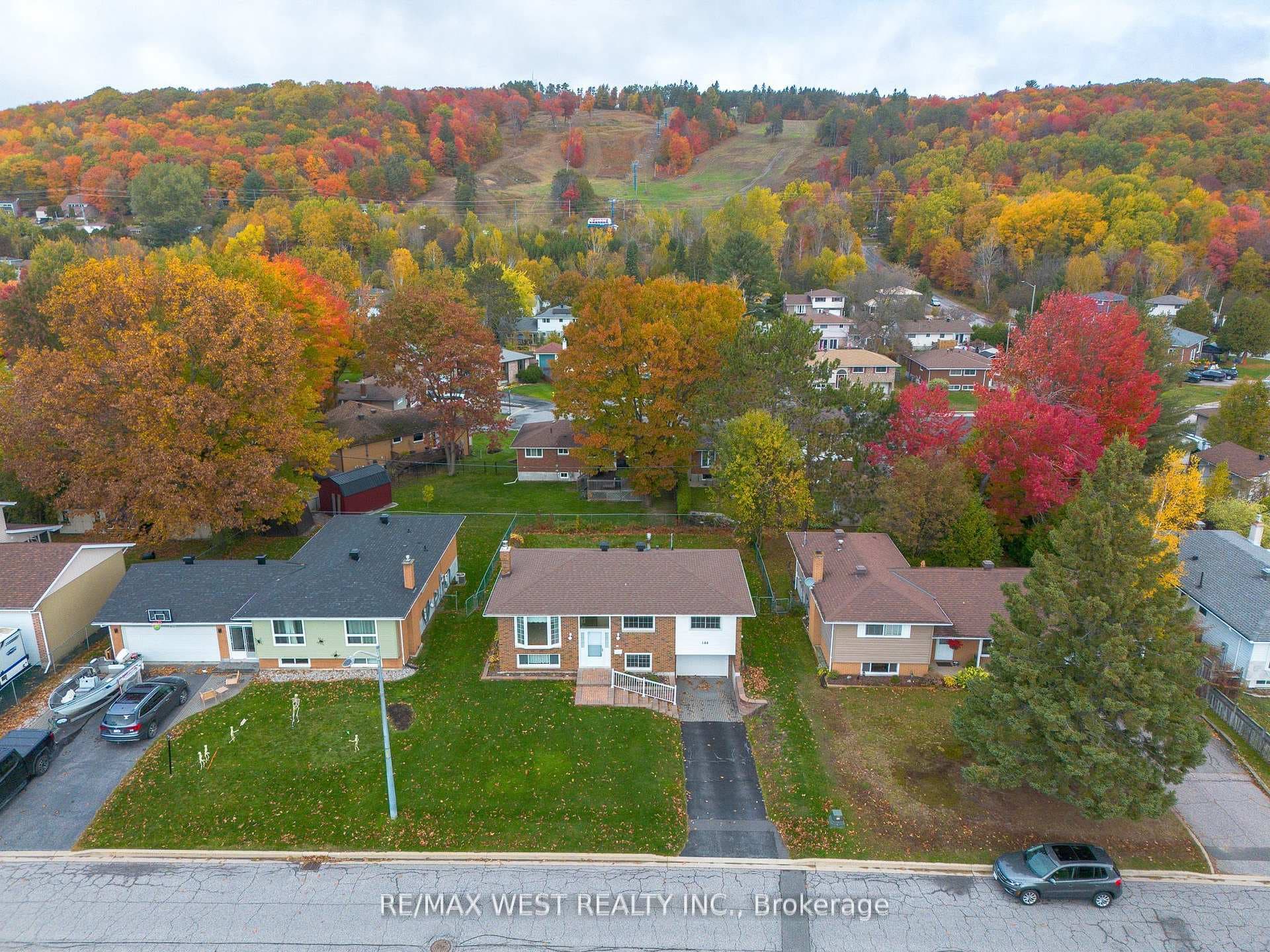 144 Macbeth Crescent photo 2