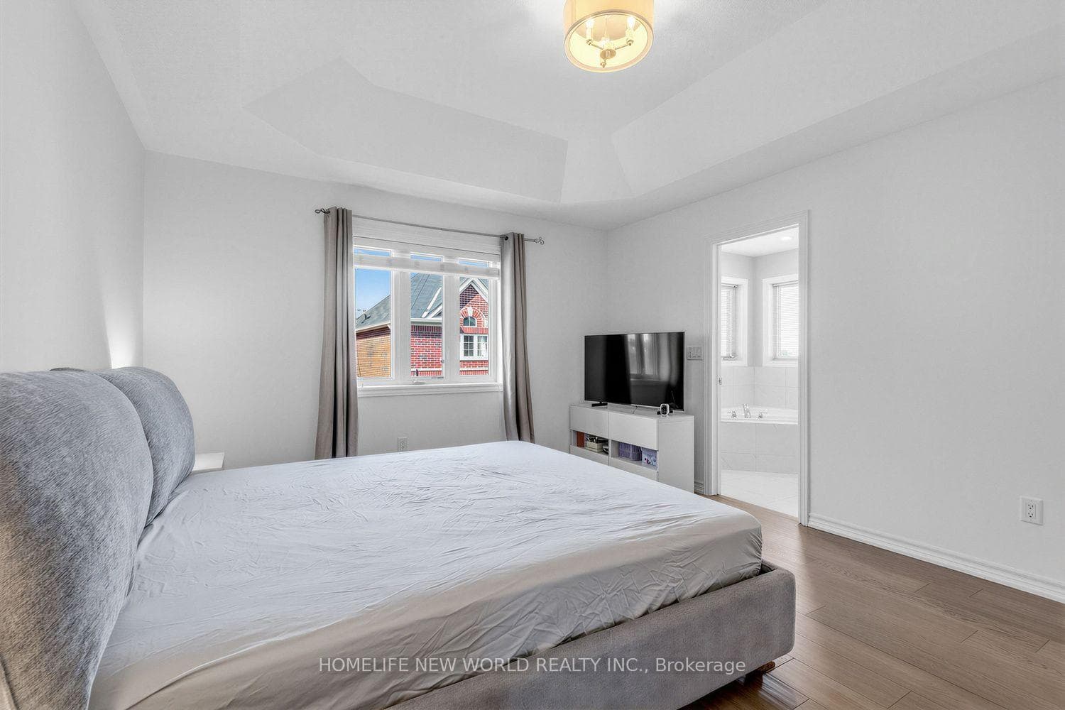 26 Living Crescent photo 19