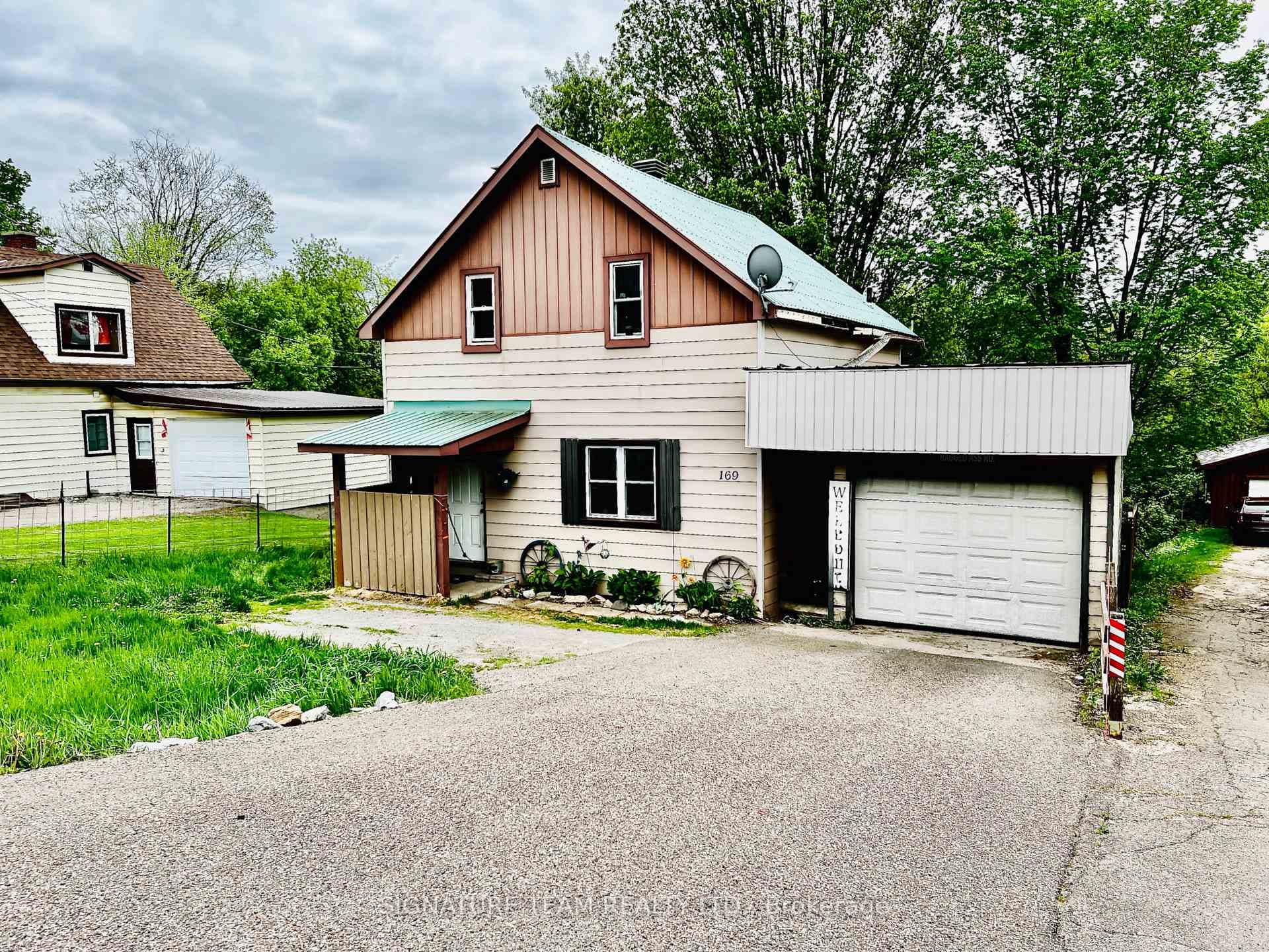 169 Bonnechere Street photo 2