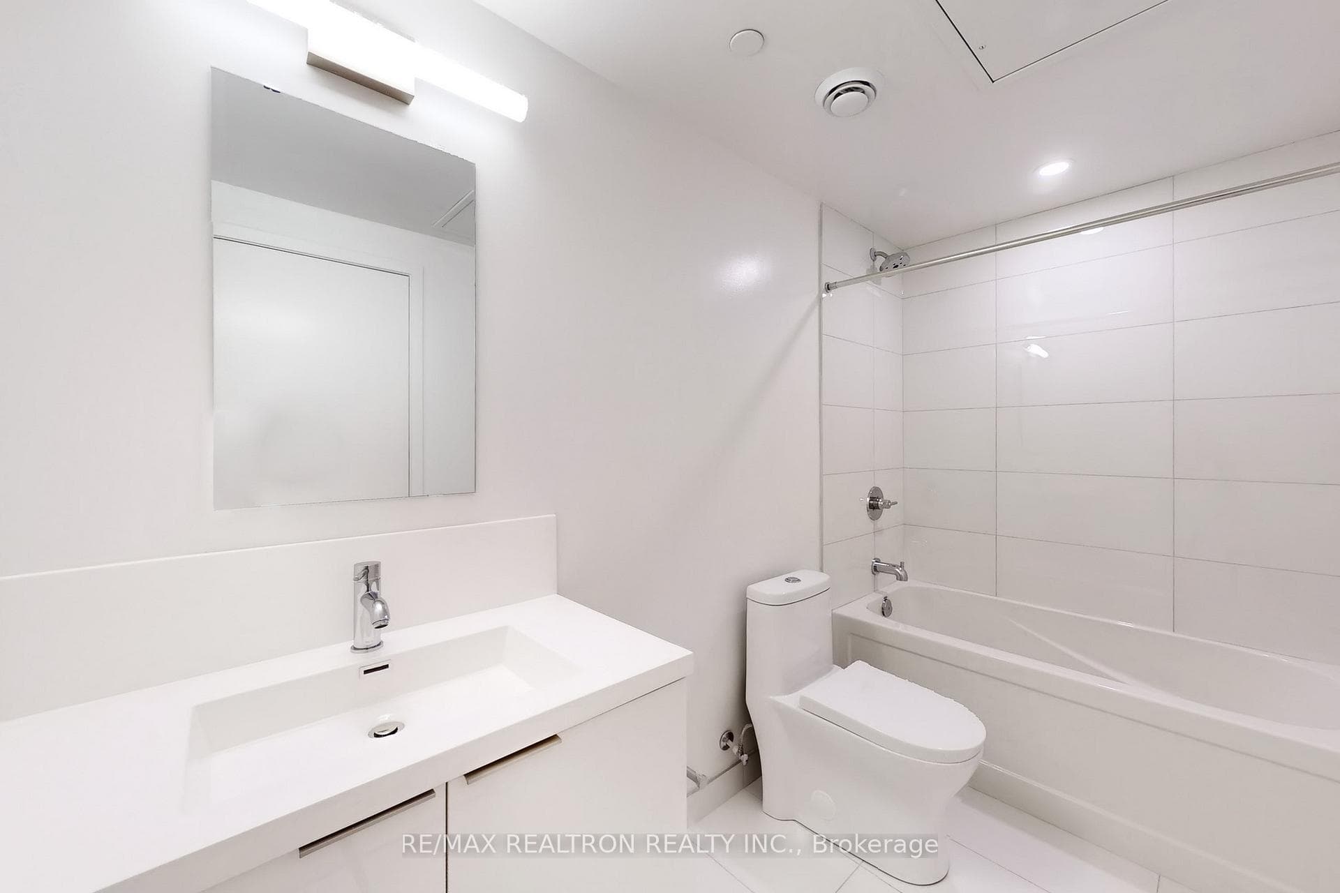 238 Simcoe Street Unit 1901 photo 13