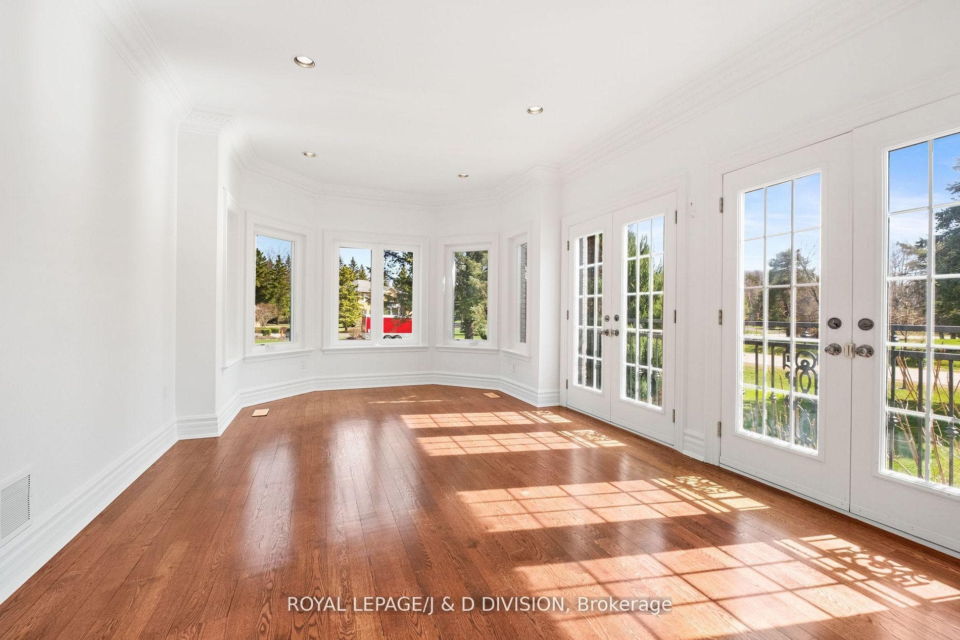 19 Logan Court photo 4