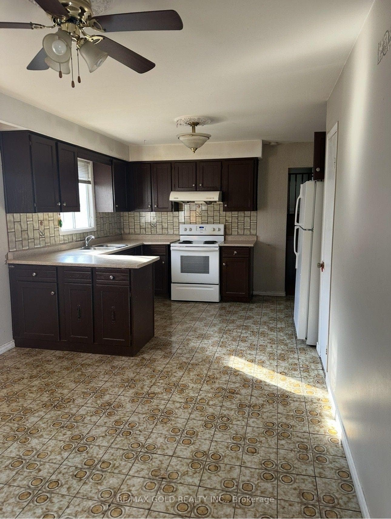 7463 Sigsbee Drive photo 2