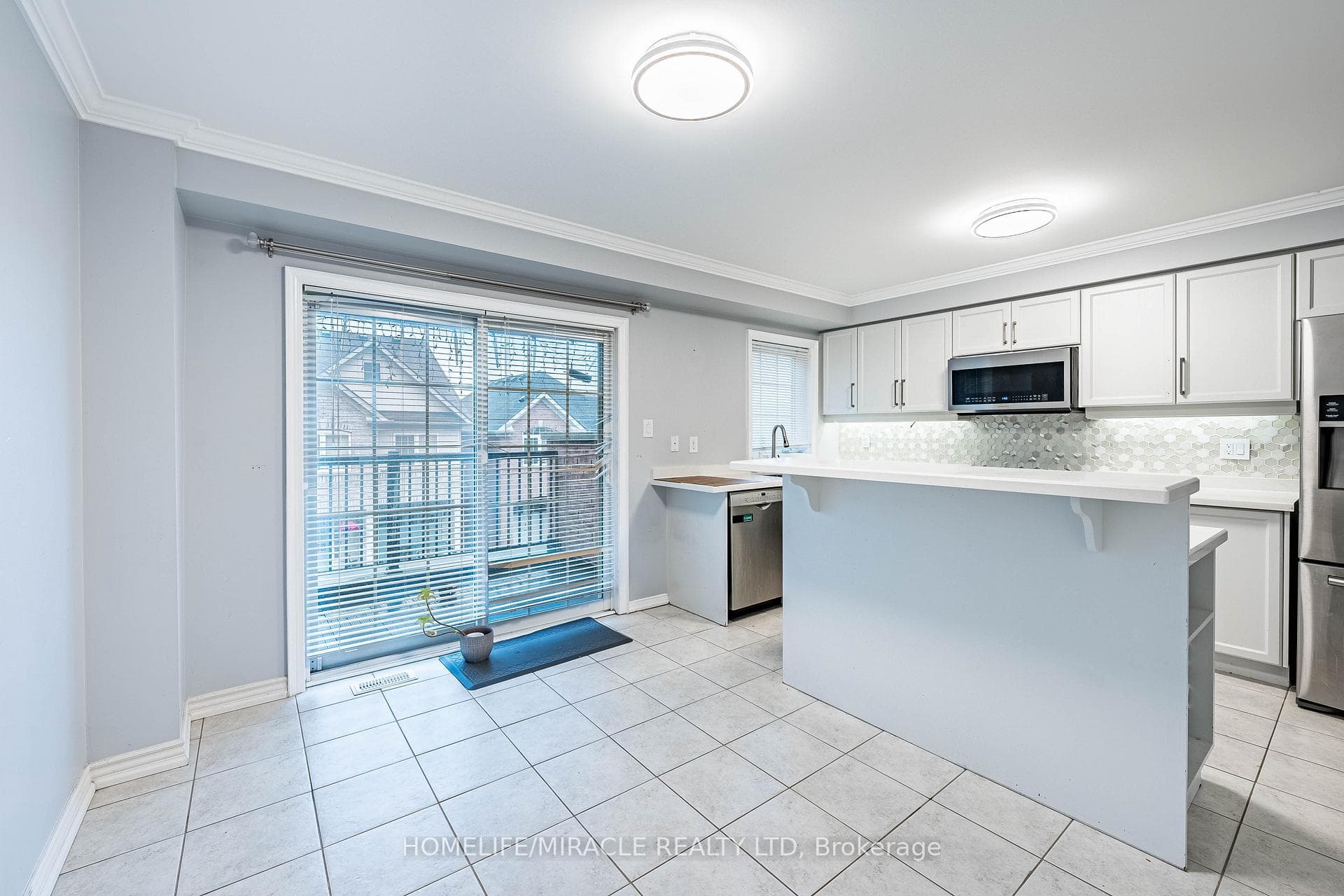 419 Rossland Road photo 19