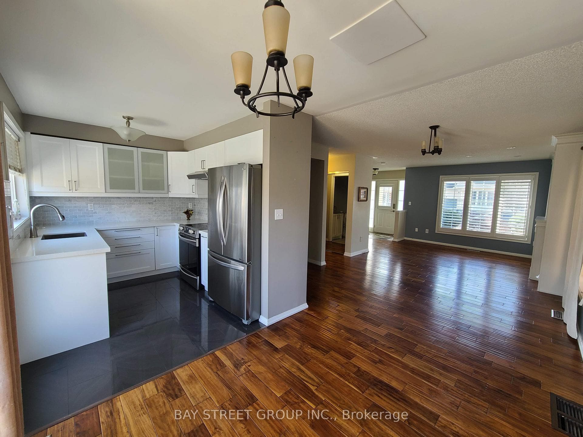 5556 Thorn Lane photo 6