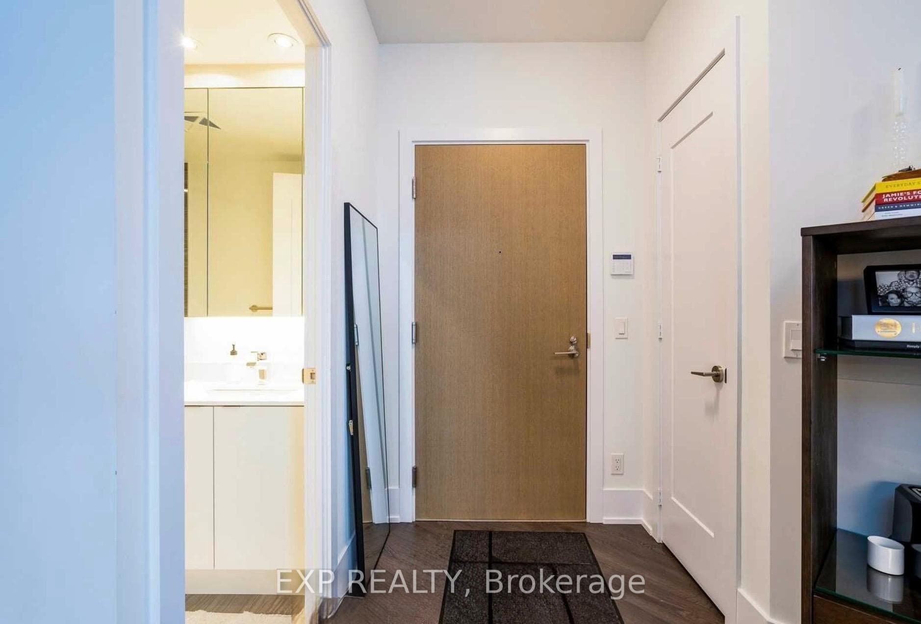 1 Edgewater Drive Unit 613 photo 1