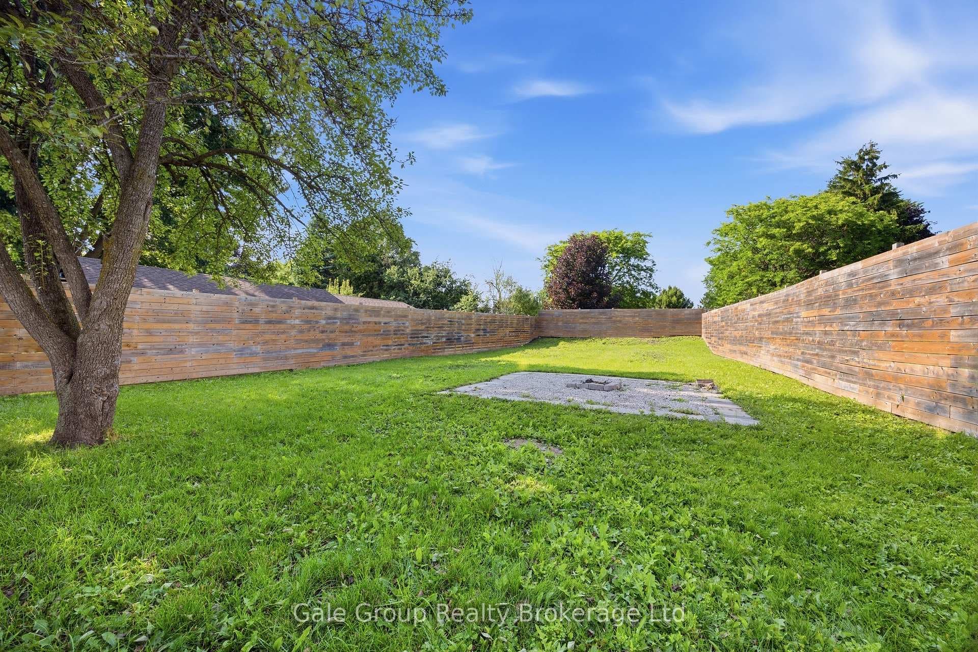 925 Sunset Boulevard photo 10