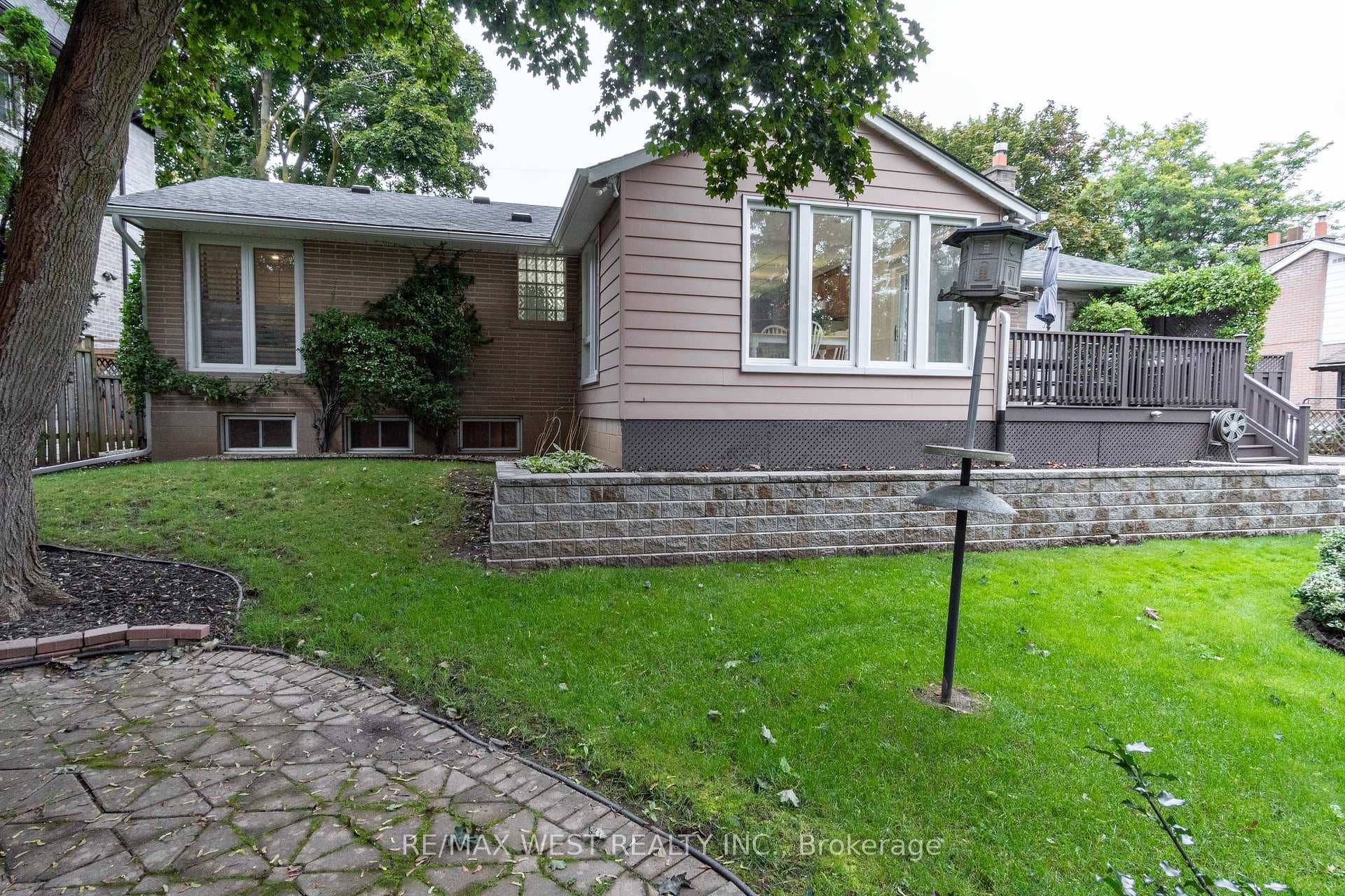 380 Tareyton Road photo 33