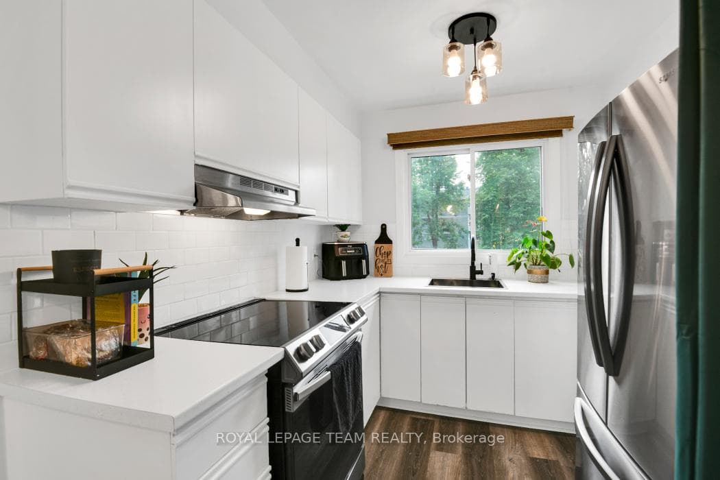 212 VIEWMOUNT Drive Unit 204 photo 13