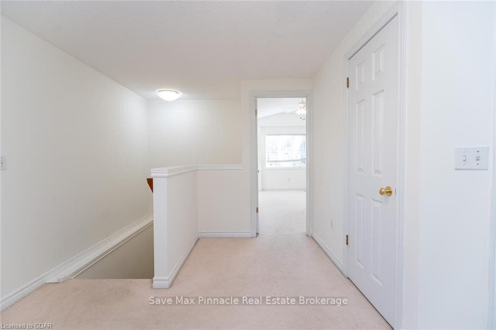 215 TERRAVIEW Crescent photo 37