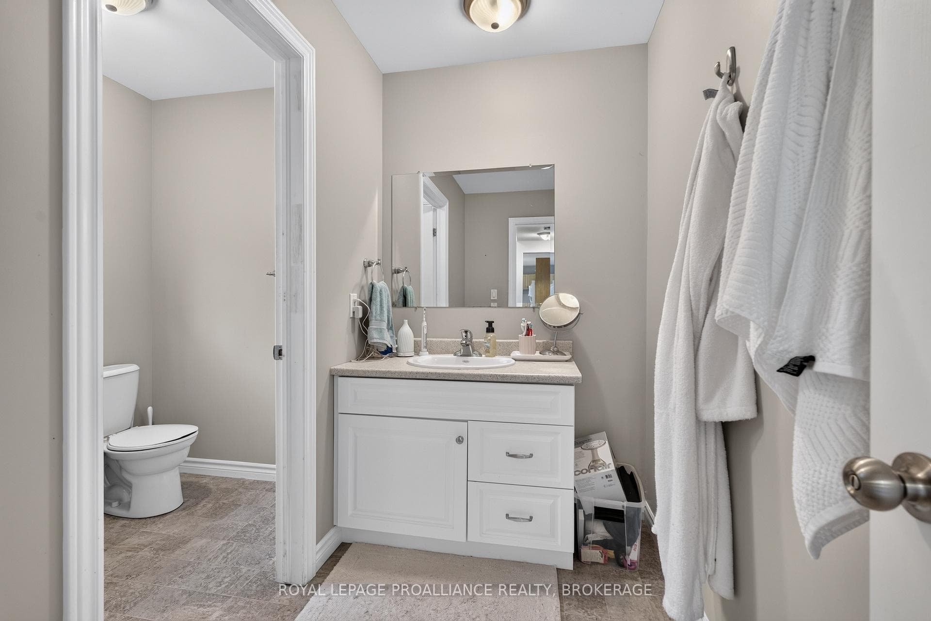 251 Yonge Street photo 16