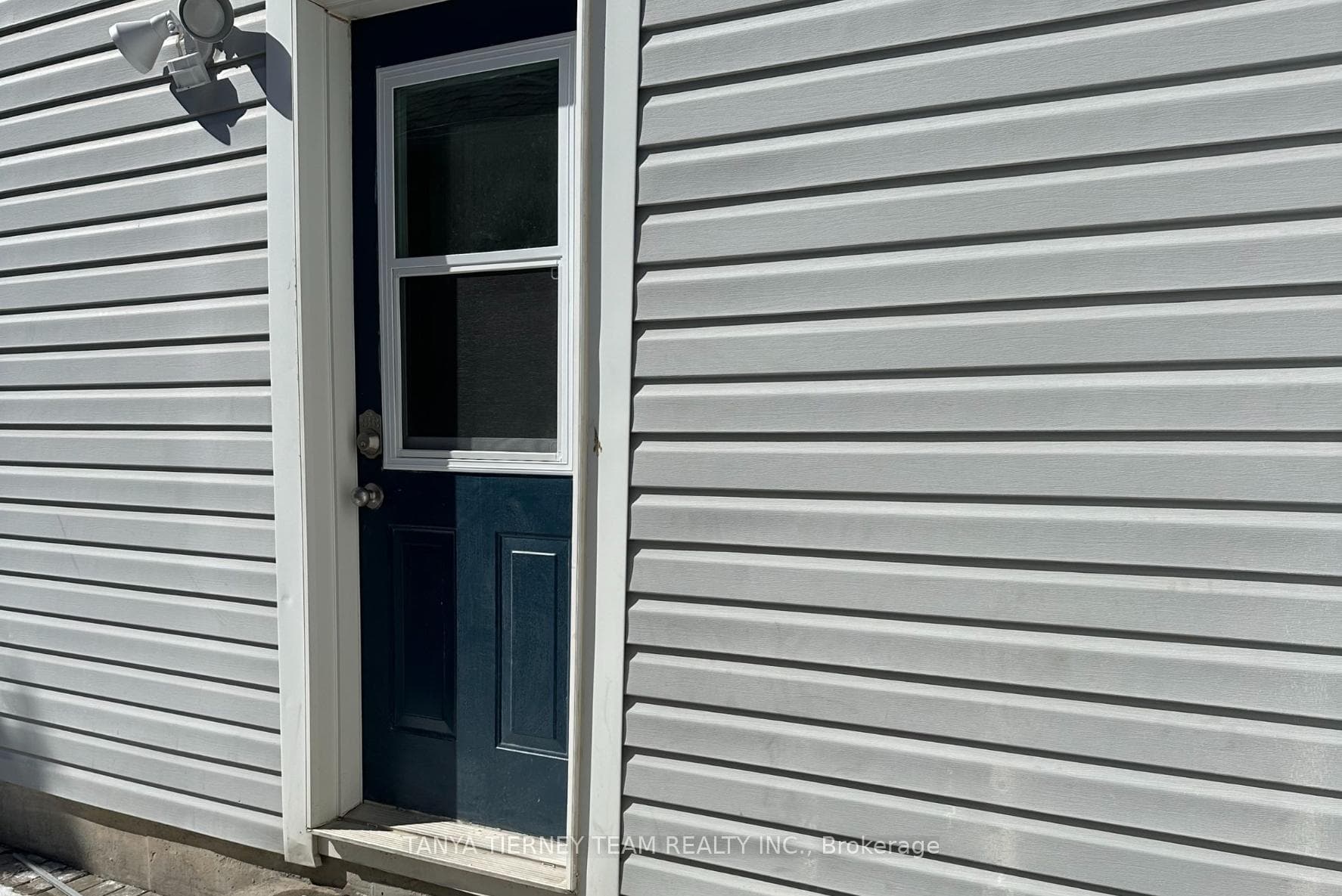 373 Carnwith Drive photo 2