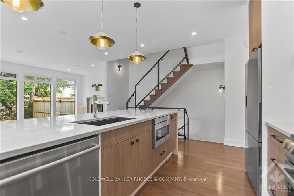 135 CARLETON Avenue photo 8