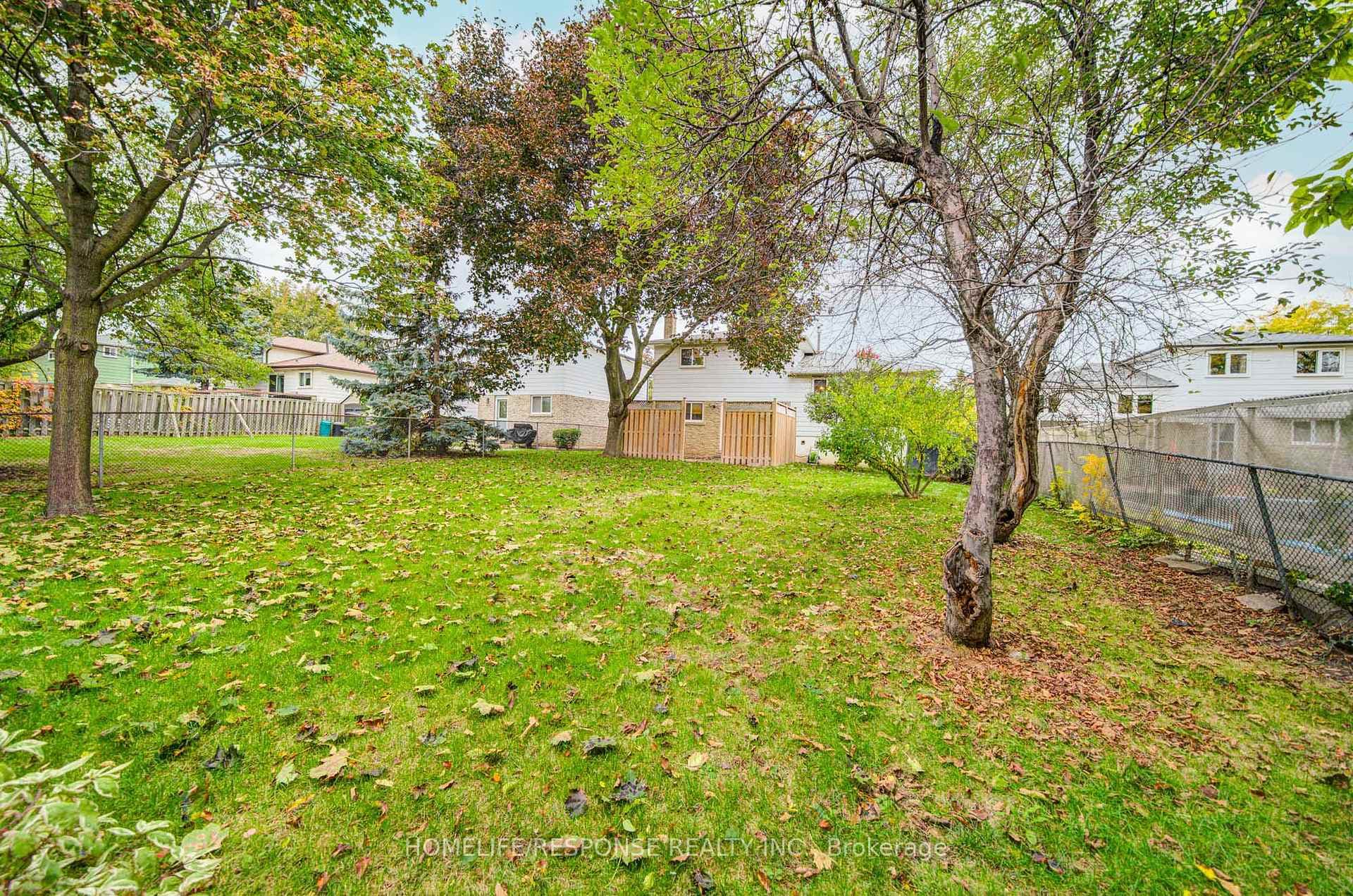 33 Groveland Crescent photo 37