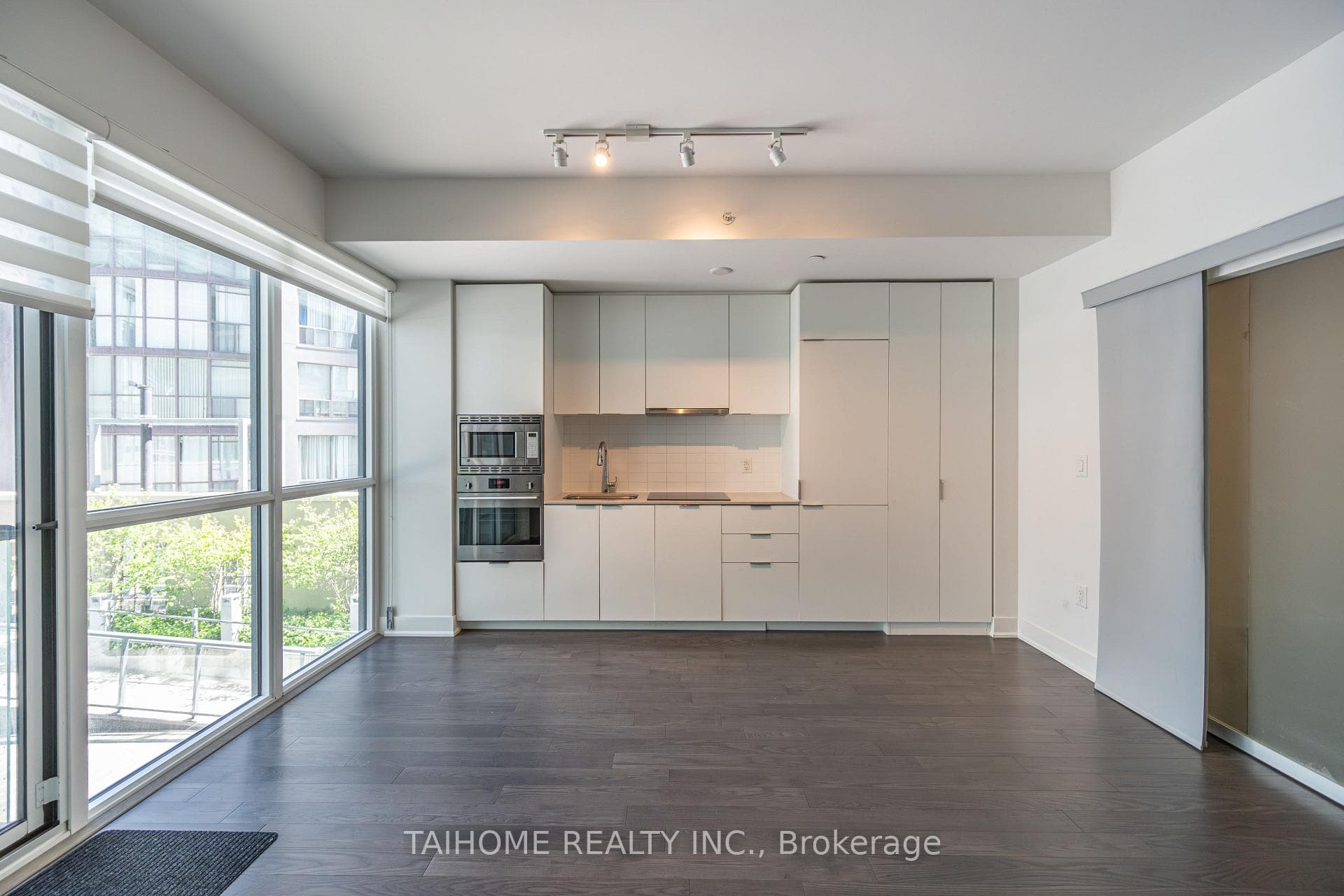 955 Bay Street Unit 307 photo 9