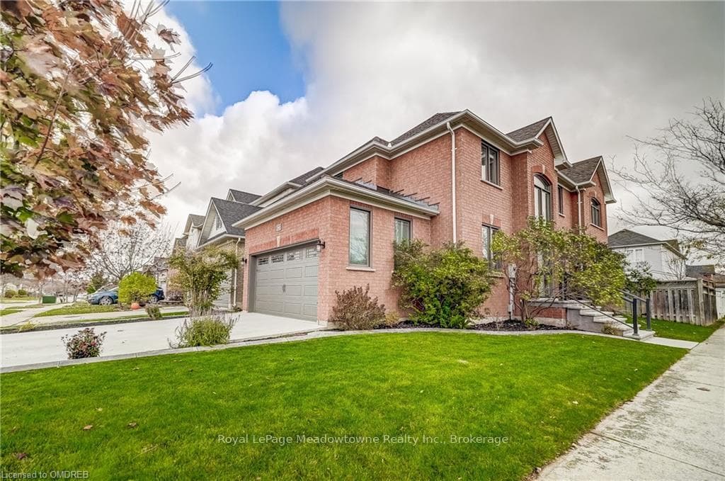 242 SHERWOOD Road photo 3