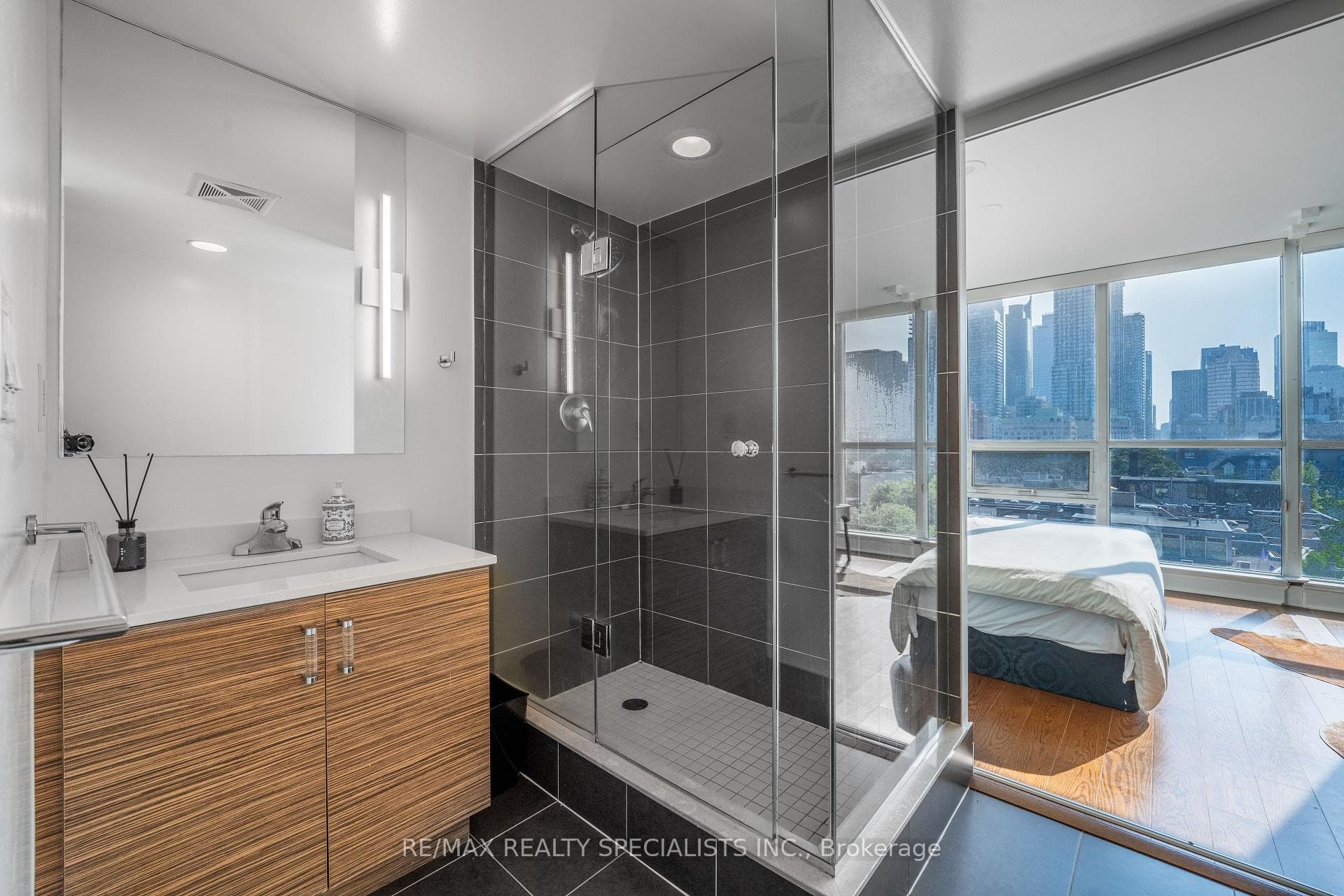 320 Richmond Street Unit 810 photo 16