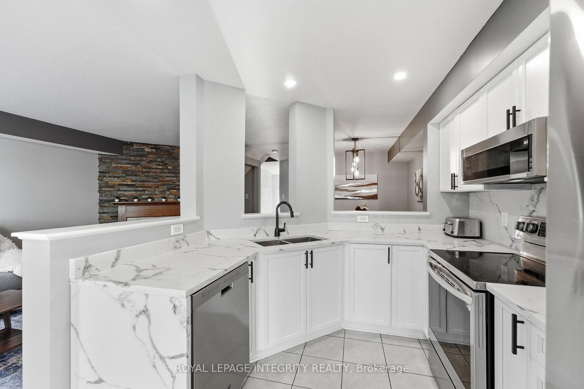 300 Rolling Meadow Crescent photo 14
