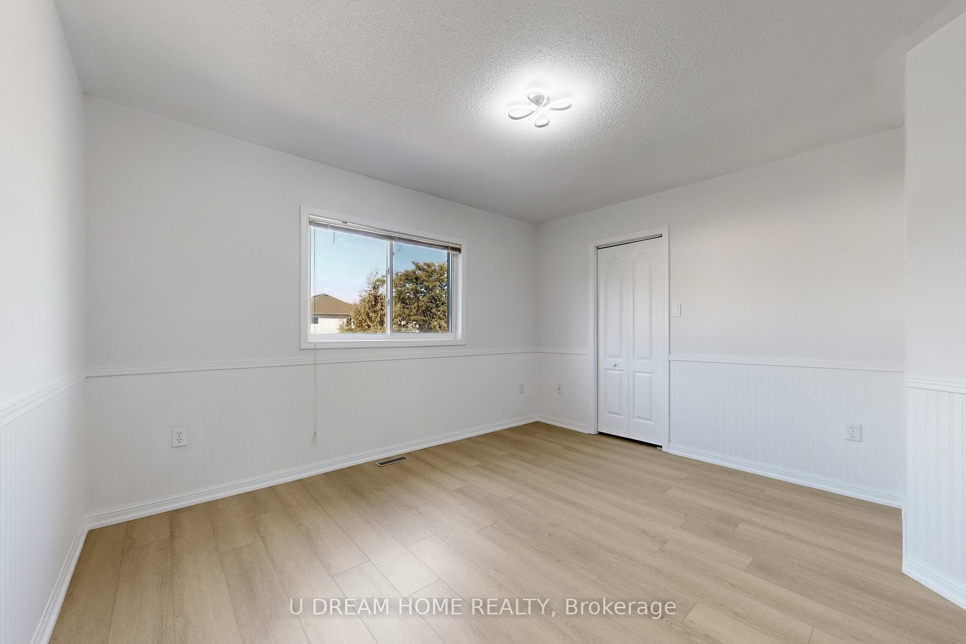 55 Catkins Crescent photo 12