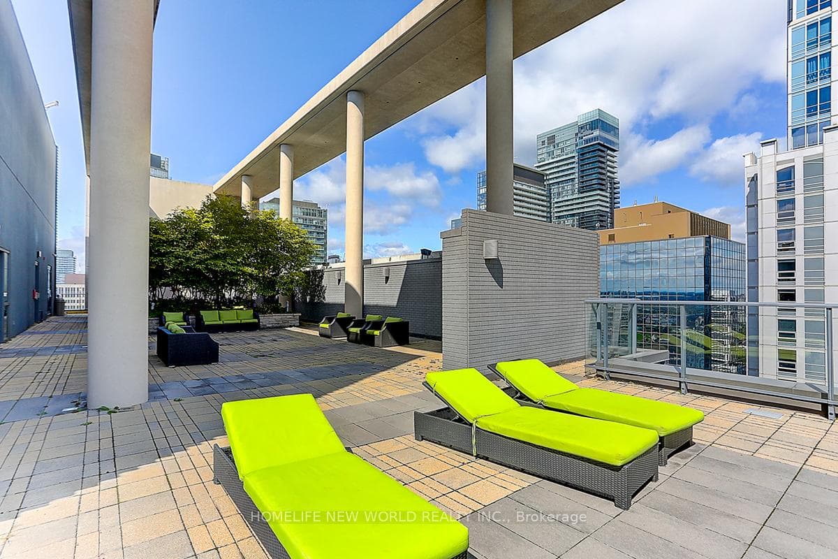 770 Bay Street Unit Ph506 photo 30