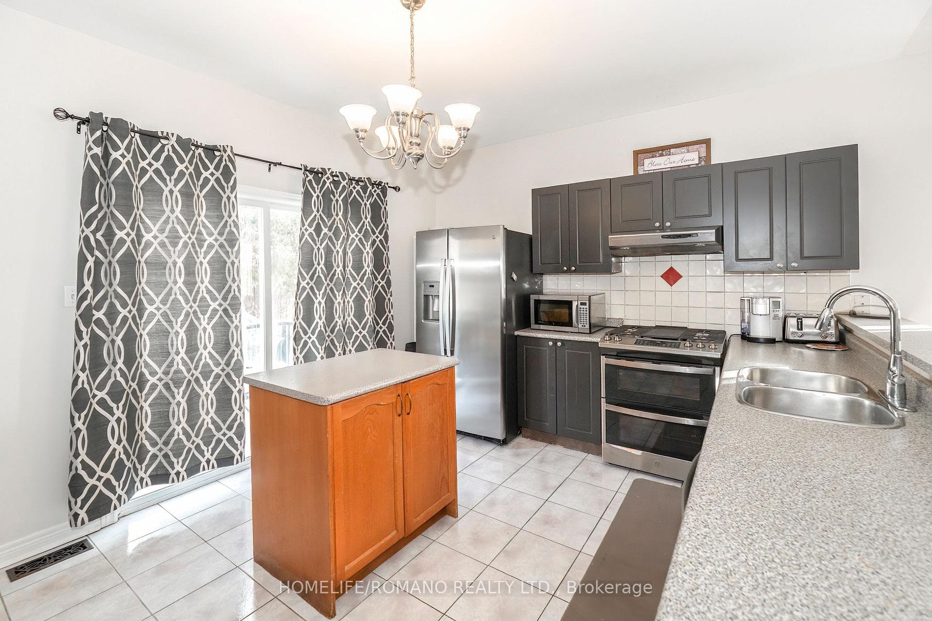 25 Bedell Crescent photo 8