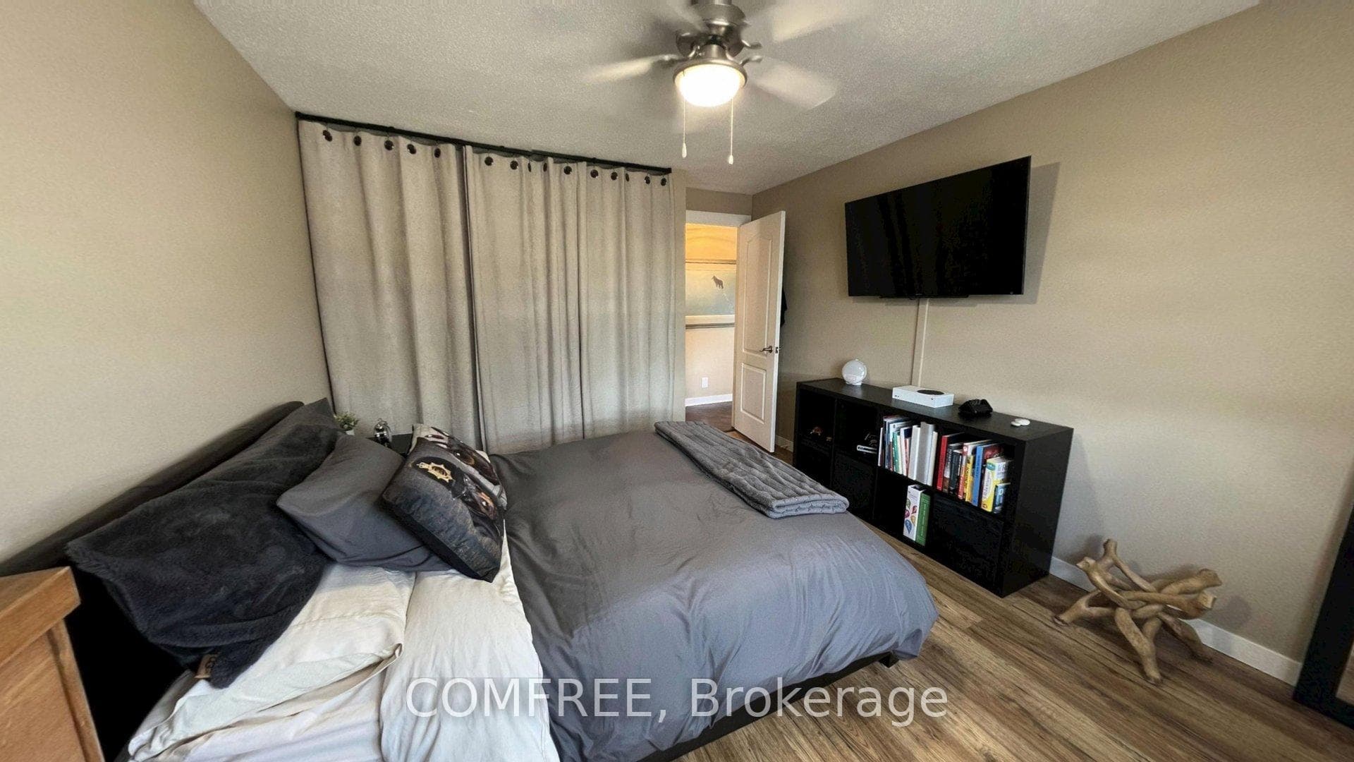 2093 Boake Street photo 16