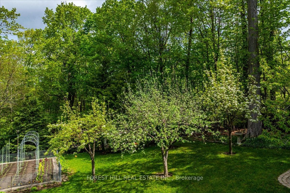 1836 Quantz Crescent photo 32