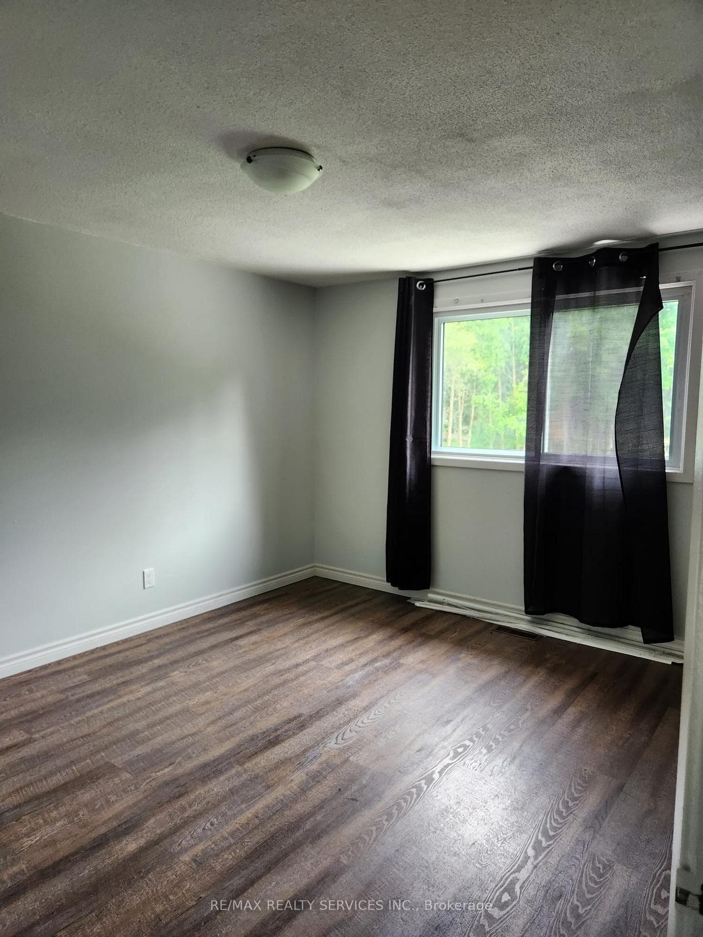 71 Helene Crescent Unit Upper photo 24