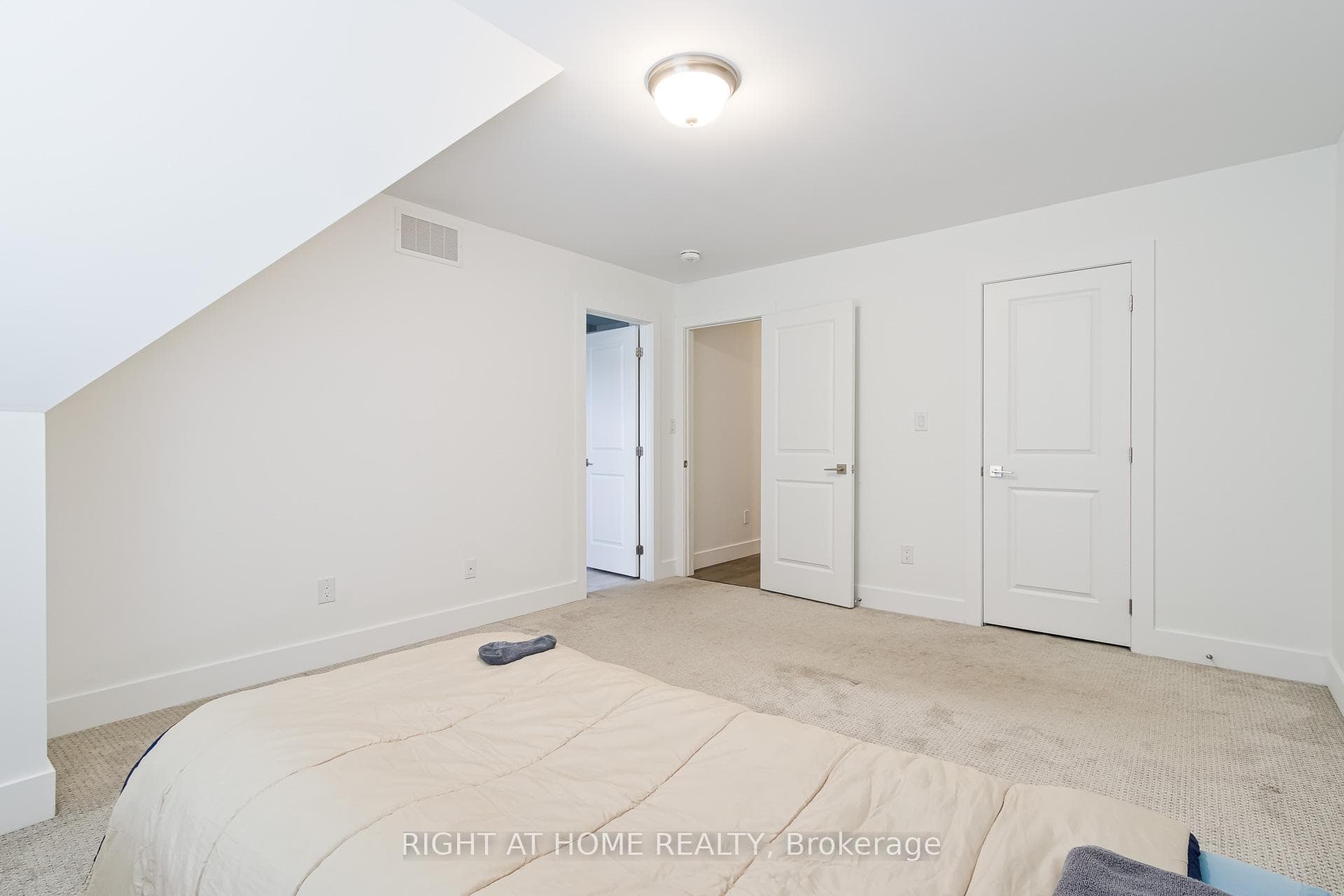 181 Courtland Street photo 21