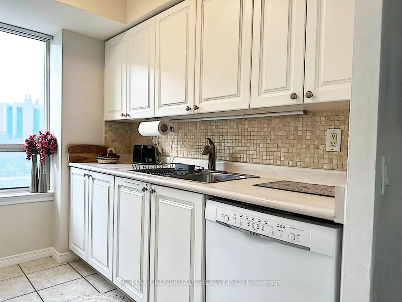 155 Beecroft Road Unit 906 photo 17