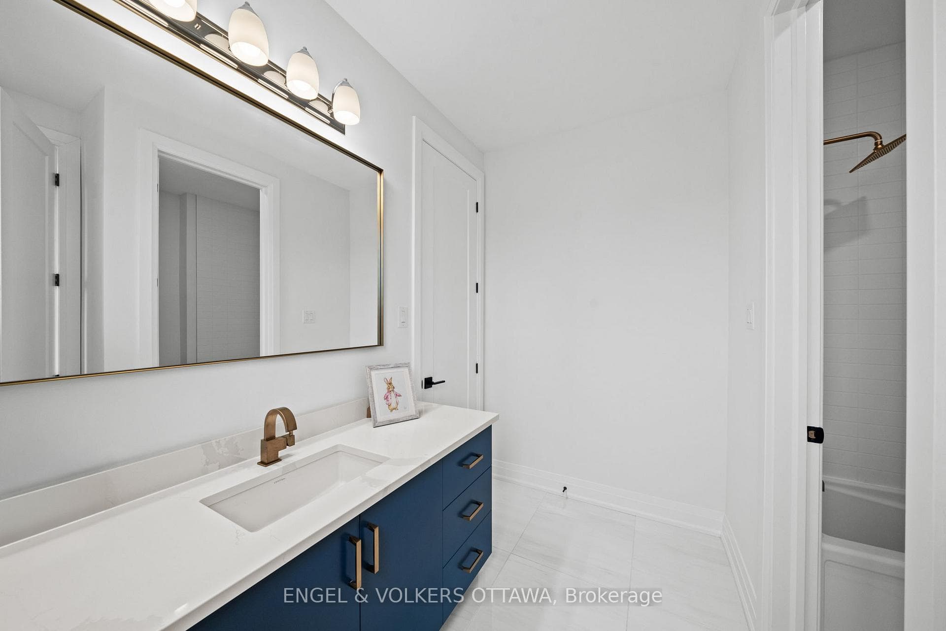 581 Bridgeport Avenue photo 31