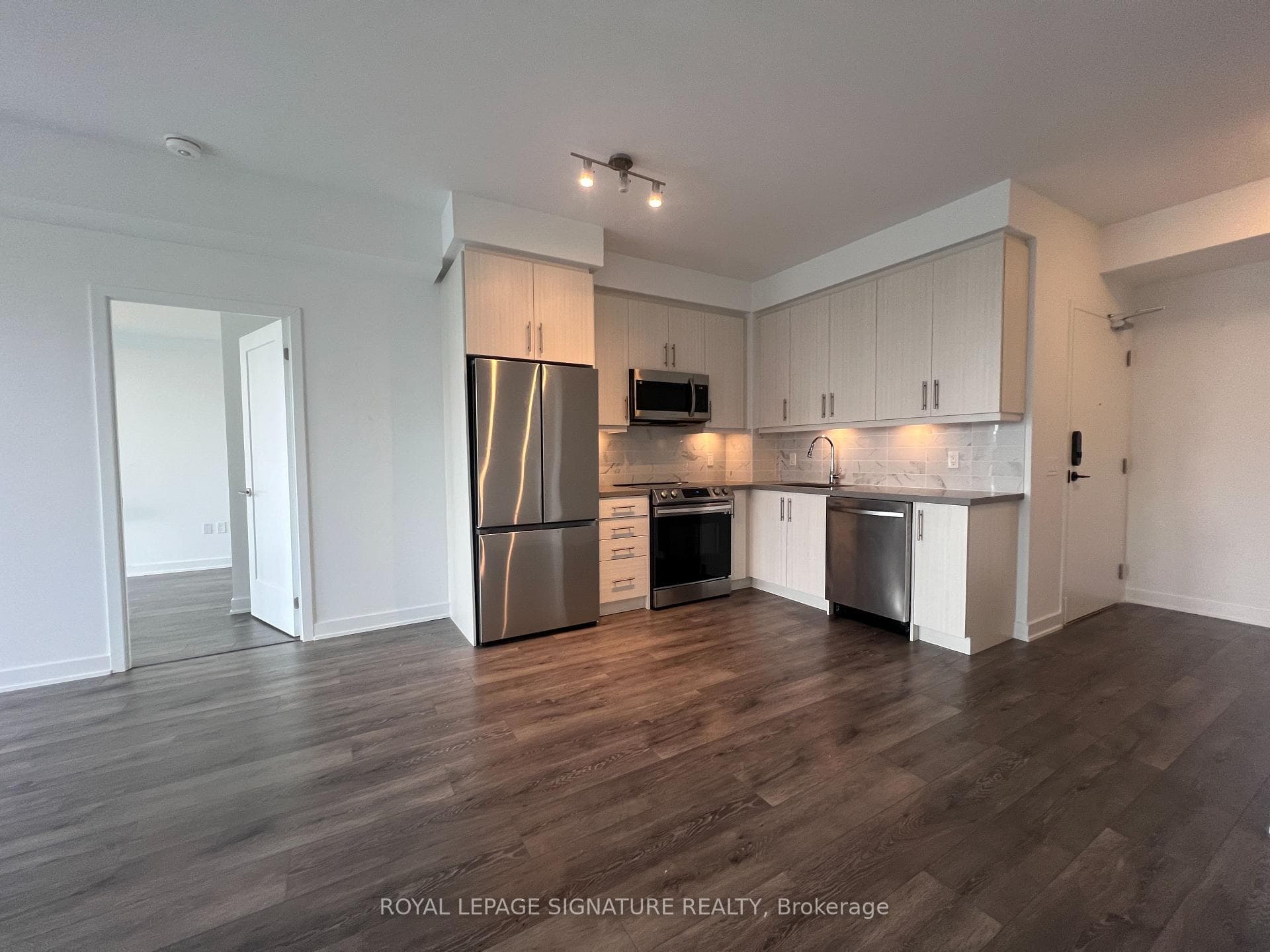 105 Oneida Crescent Unit 1107 photo 3