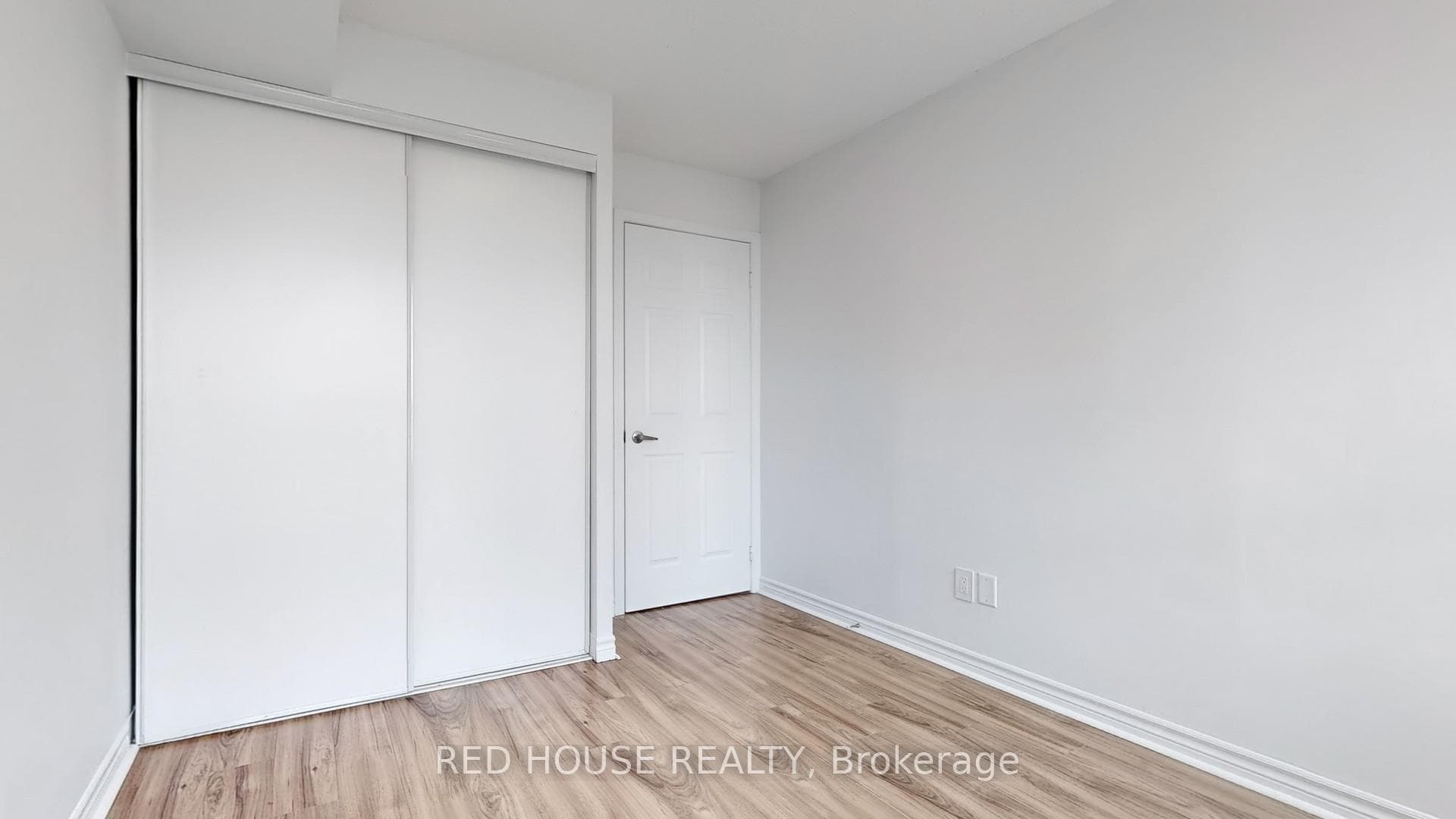 19 Grand Trunk Crescent Unit 1810 photo 20