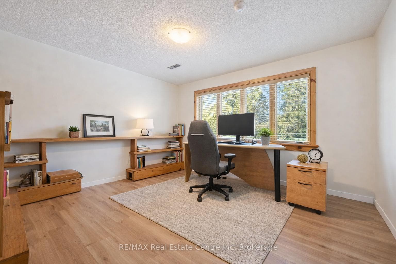 185 BARDEN Street photo 22