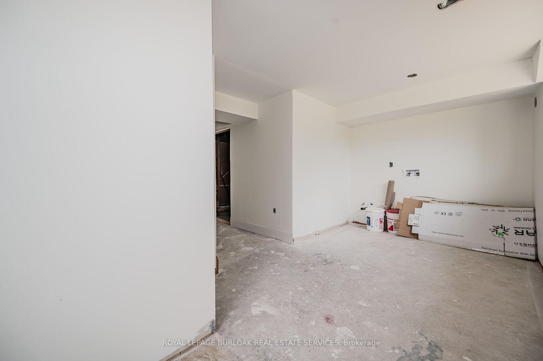 640 Dynes Road photo 34