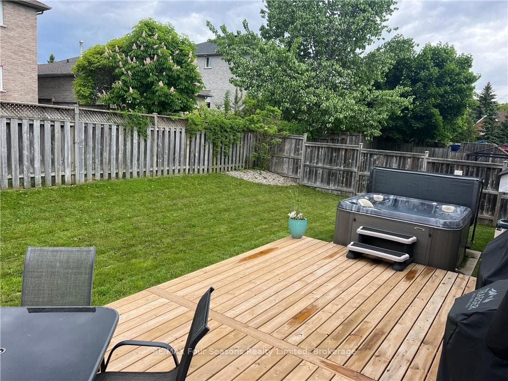 492 Ferndale Drive photo 3