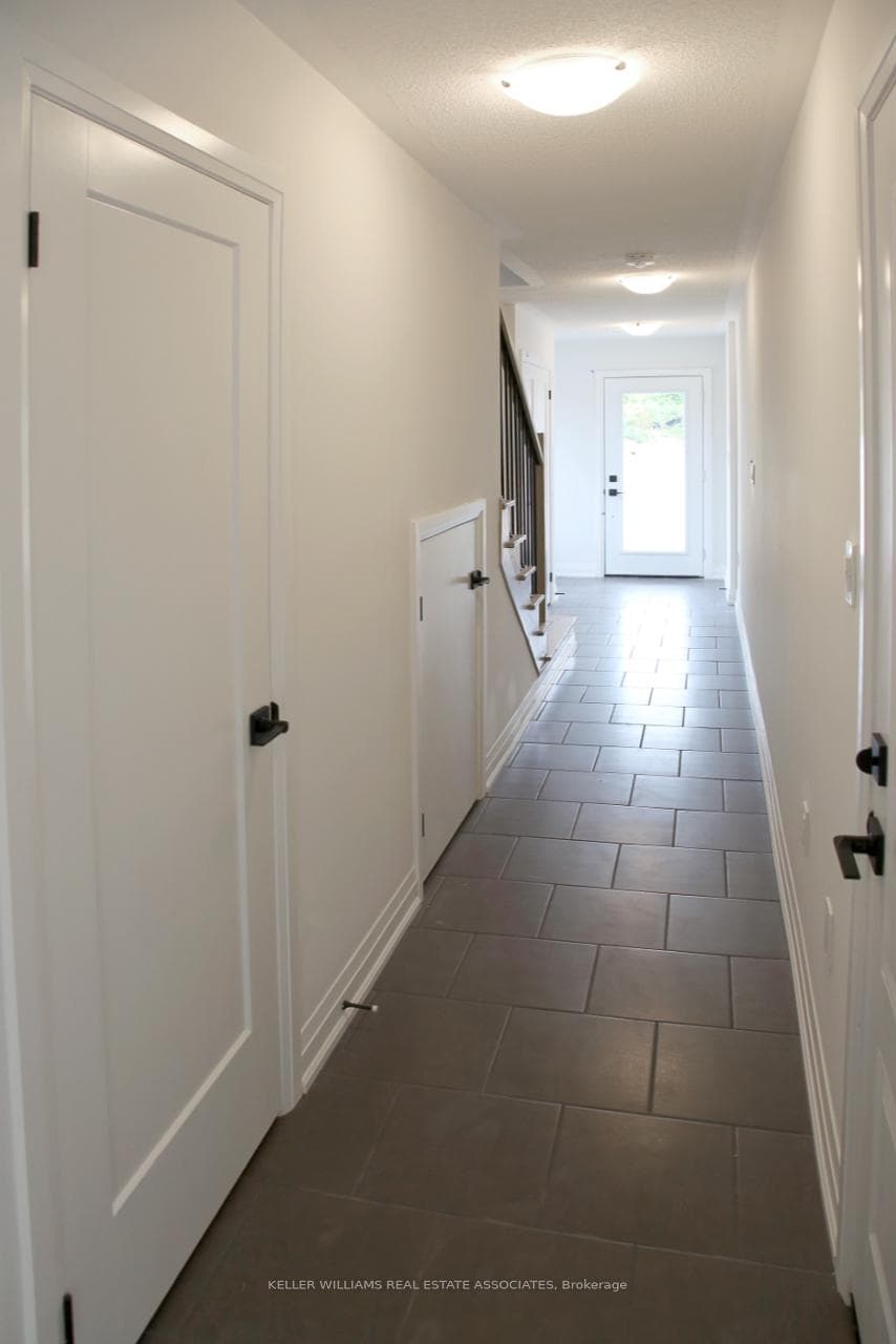 40 Windtree Way photo 3