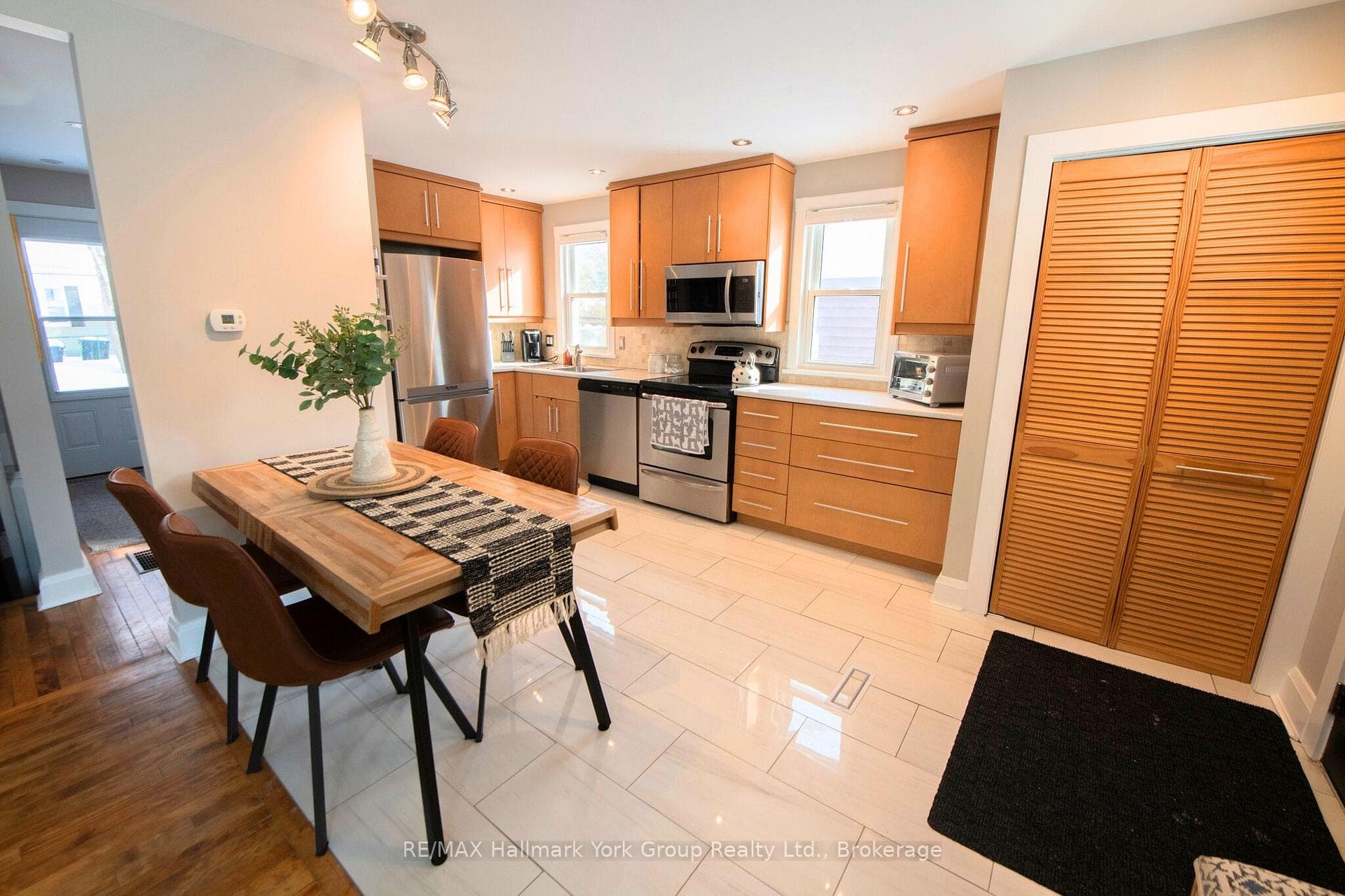495 Maple Street photo 8