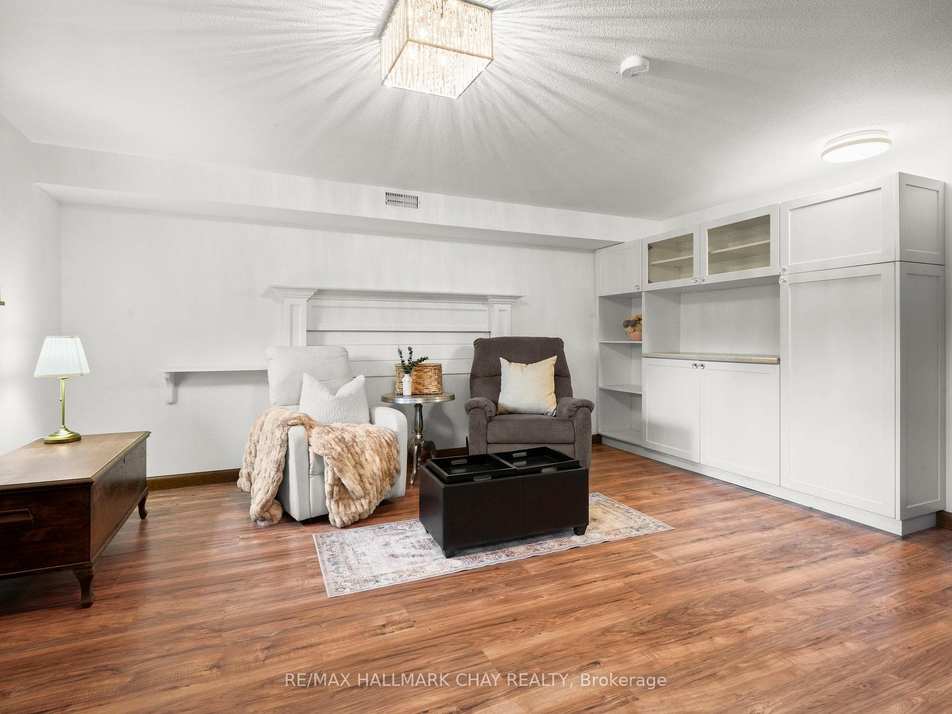 636 Victoria Street photo 19