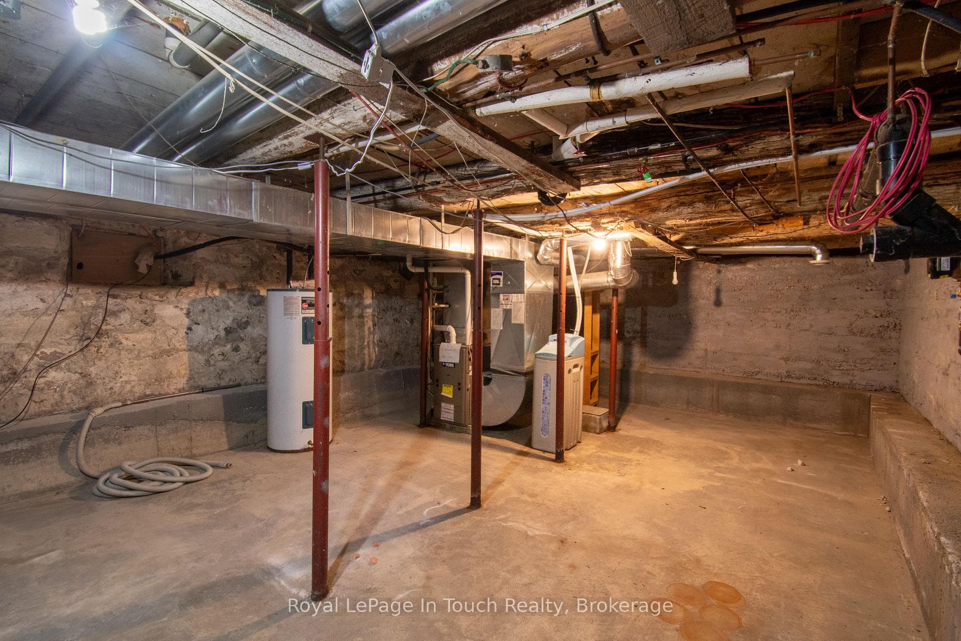 326 Lafontaine Road photo 38