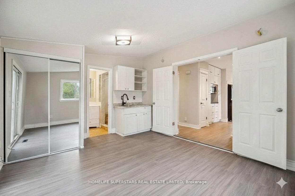 4290 Yonge Street photo 17