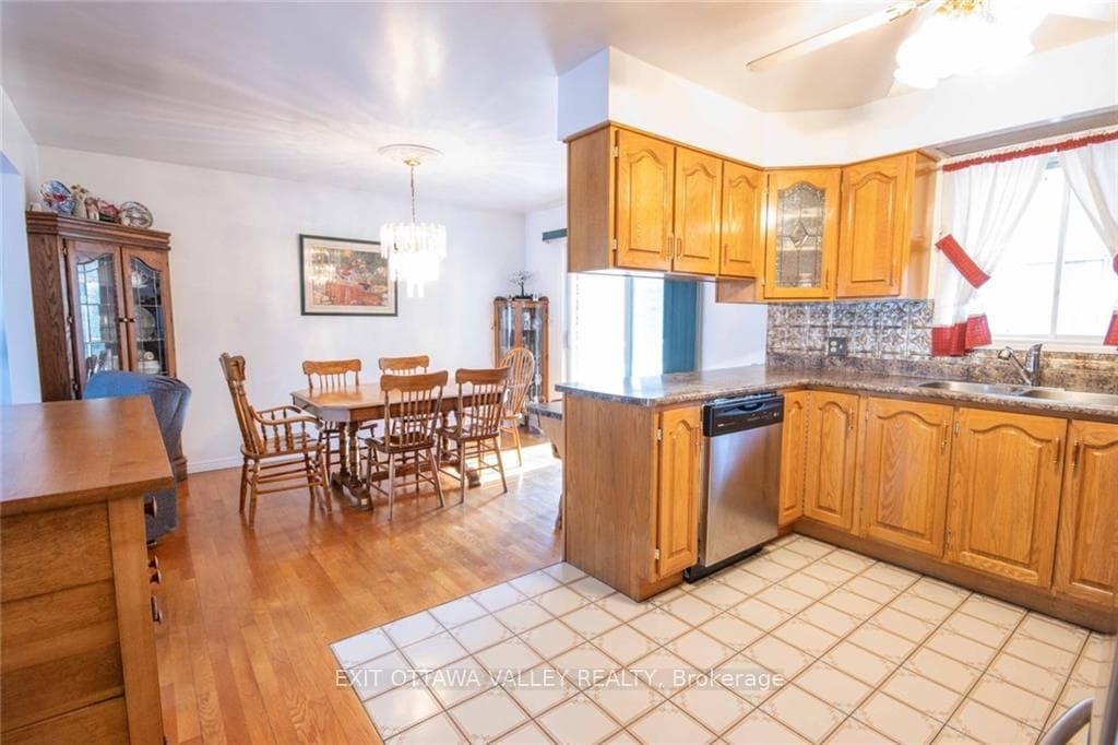 62 SANDHILL Drive photo 16