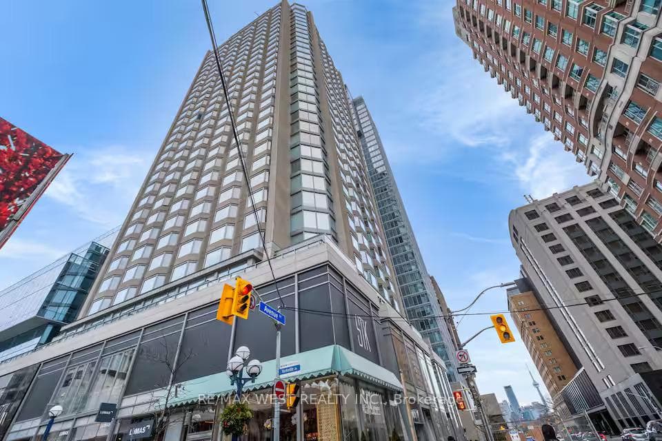 155 Yorkville Avenue Unit 501 photo 1