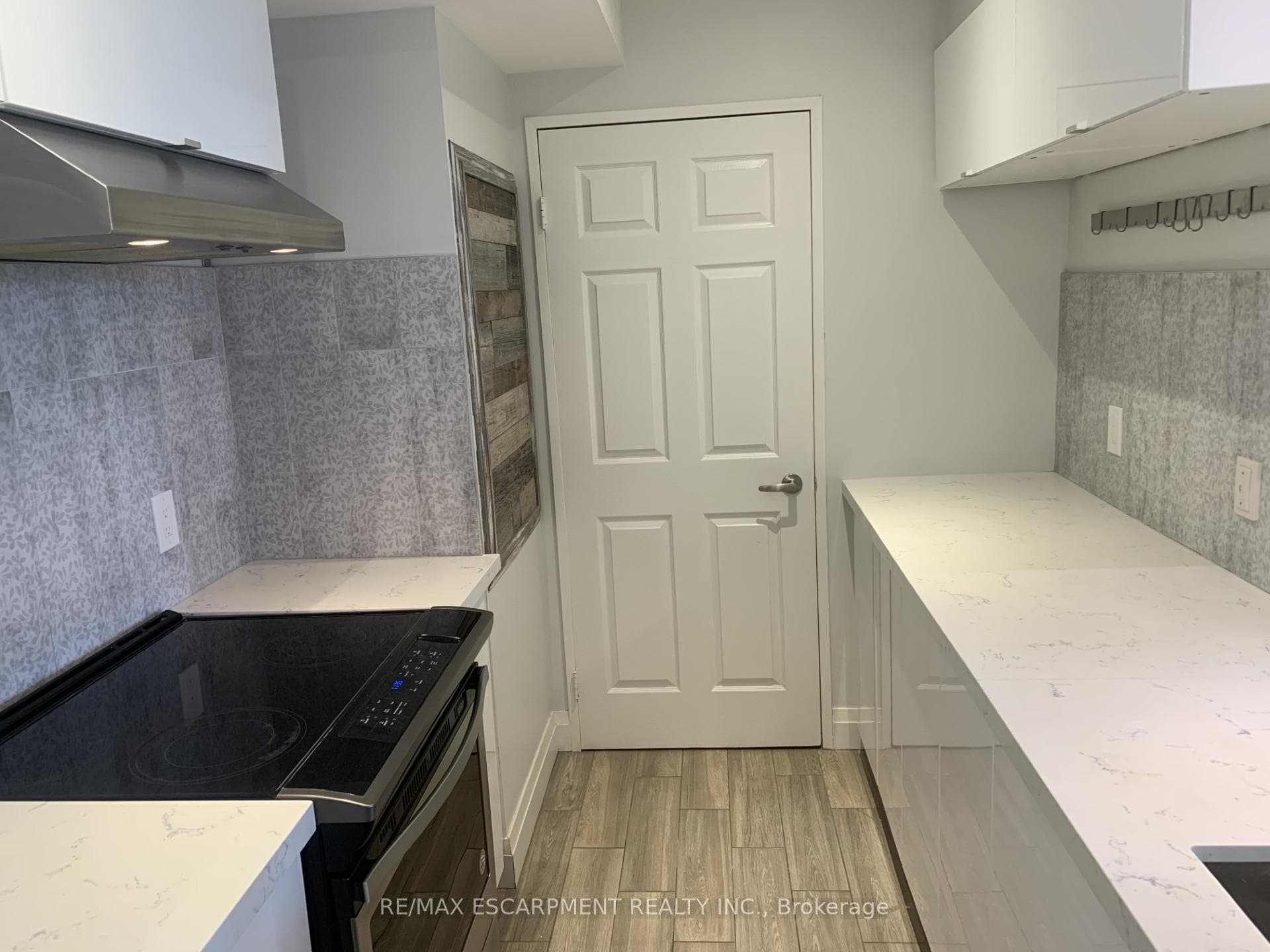 2301 Parkhaven Boulevard Unit 402 photo 9